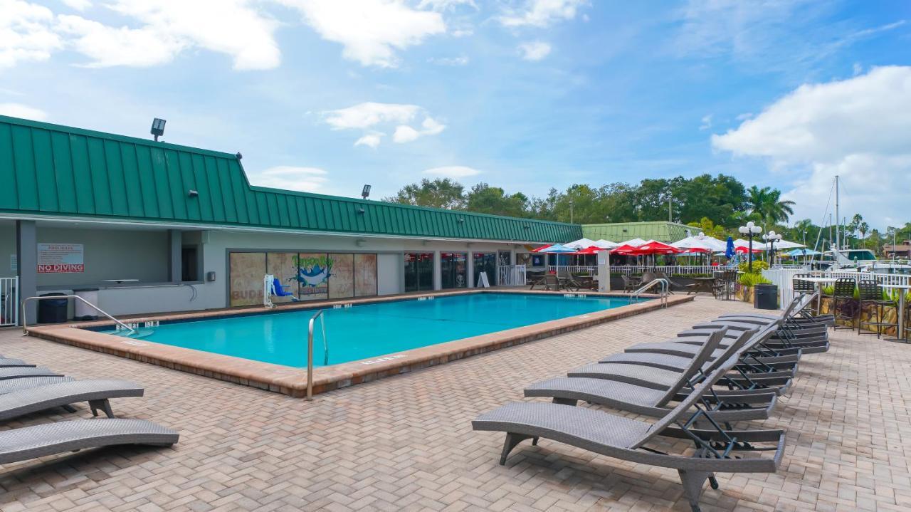 Heated Pool, Fireplace, 70" Tv, Waterfront & More! Sarasota Eksteriør bilde