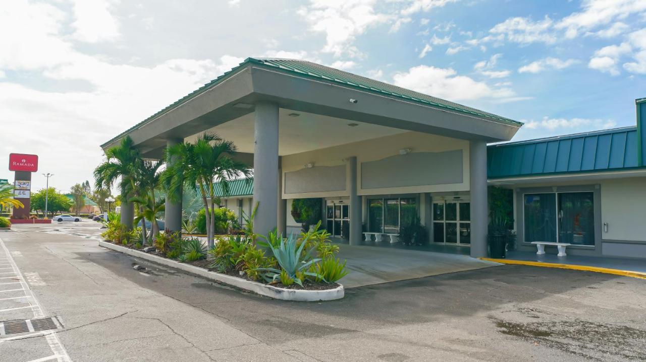 Heated Pool, Fireplace, 70" Tv, Waterfront & More! Sarasota Eksteriør bilde