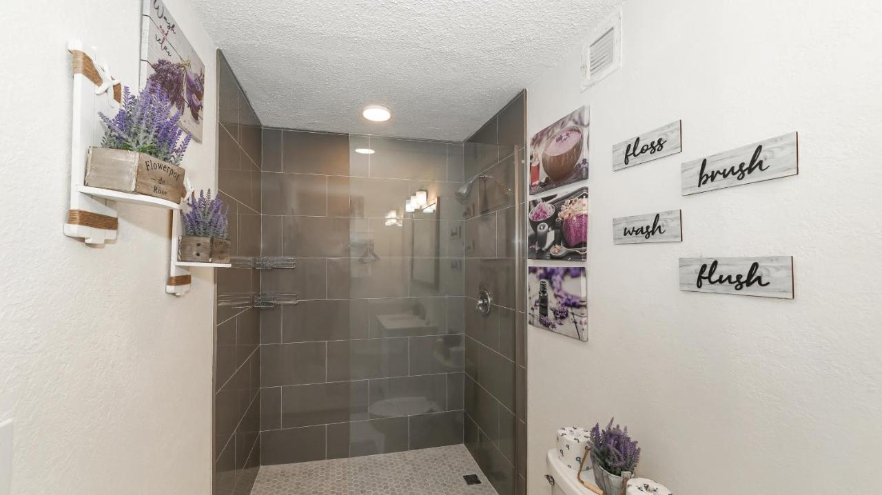 Heated Pool, Fireplace, 70" Tv, Waterfront & More! Sarasota Eksteriør bilde